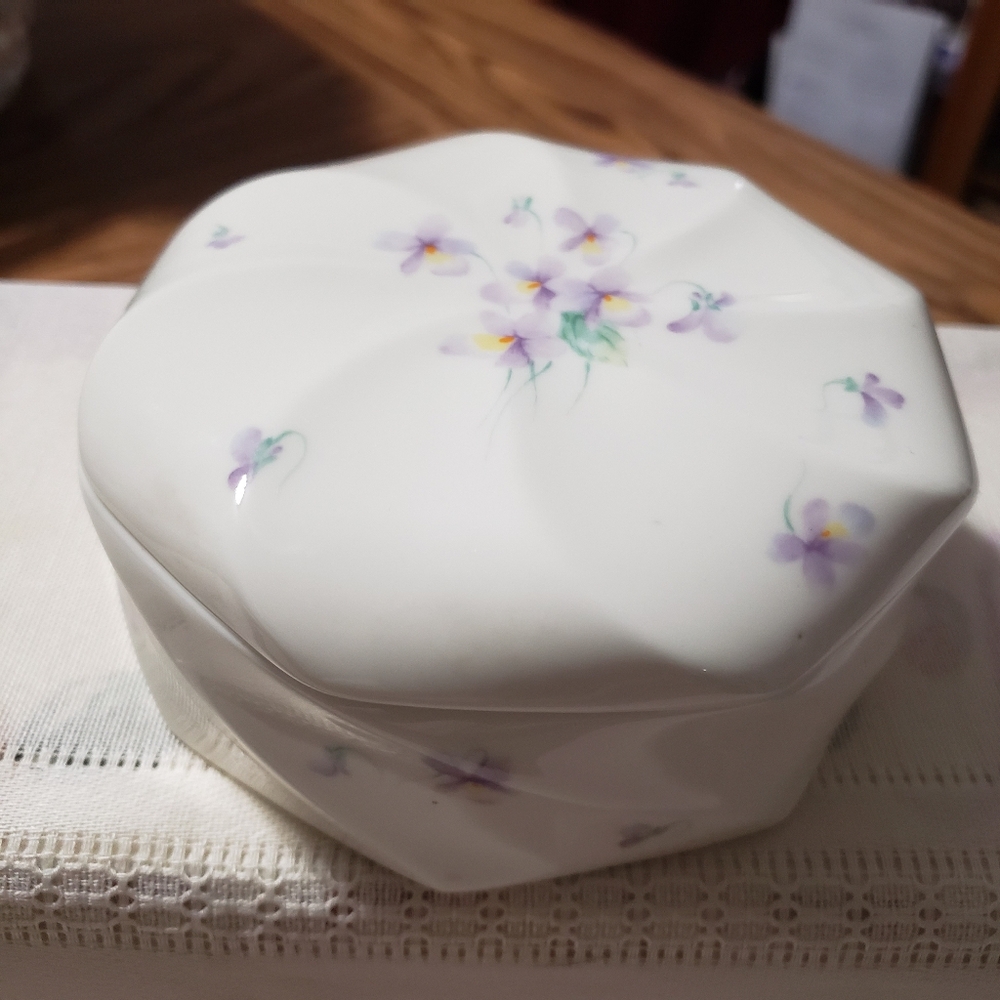 Vintage Beautiful Mikasa "Lila" Ivory Bone China Box